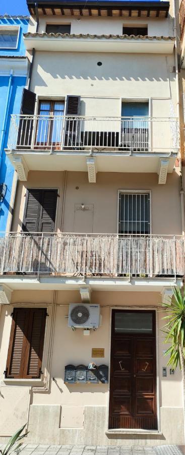 Da Paolo E Laura - In Centro A San Benedetto Apartment ซัน เบเนเดตโต เดล ตรอนโต ภายนอก รูปภาพ